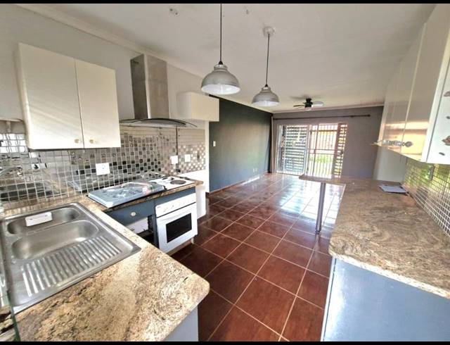 2 BEDROOM TOWNHOUSE FOR SALE IN ANNLIN